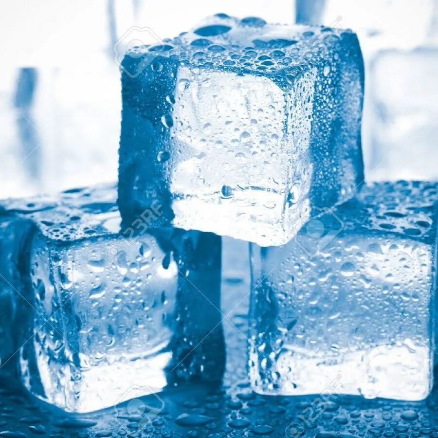 Чем можно растаять лед. Кубики льда. Кусок льда. Кусочки льда. Кубик для воды.