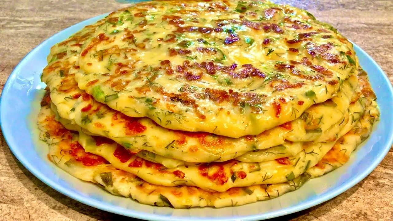 Лепешки с сыром быстро и вкусно. Ленивые хачапури (сырные лепешки). ленивые хачапури на кефире. ленивые хачапури с сыром на сковороде с кефиром. хачапури за 10 минут на сковороде на кефире.