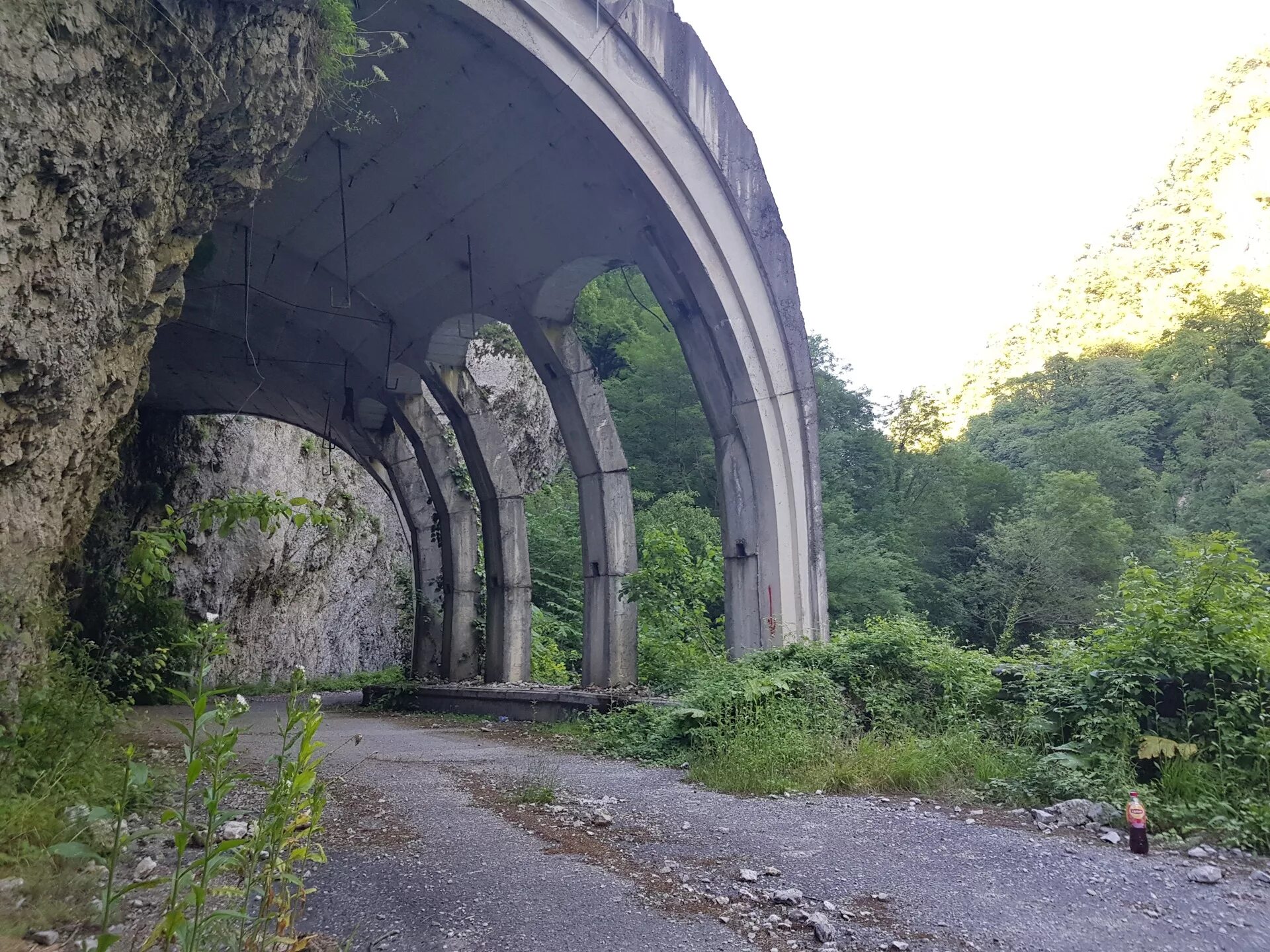 Старые дороги часть. Старая дорога Адлер красная Поляна. Старая дорога на красную поляну Сочи. Военная Сухумская дорога тоннель. Кепша красная Поляна.