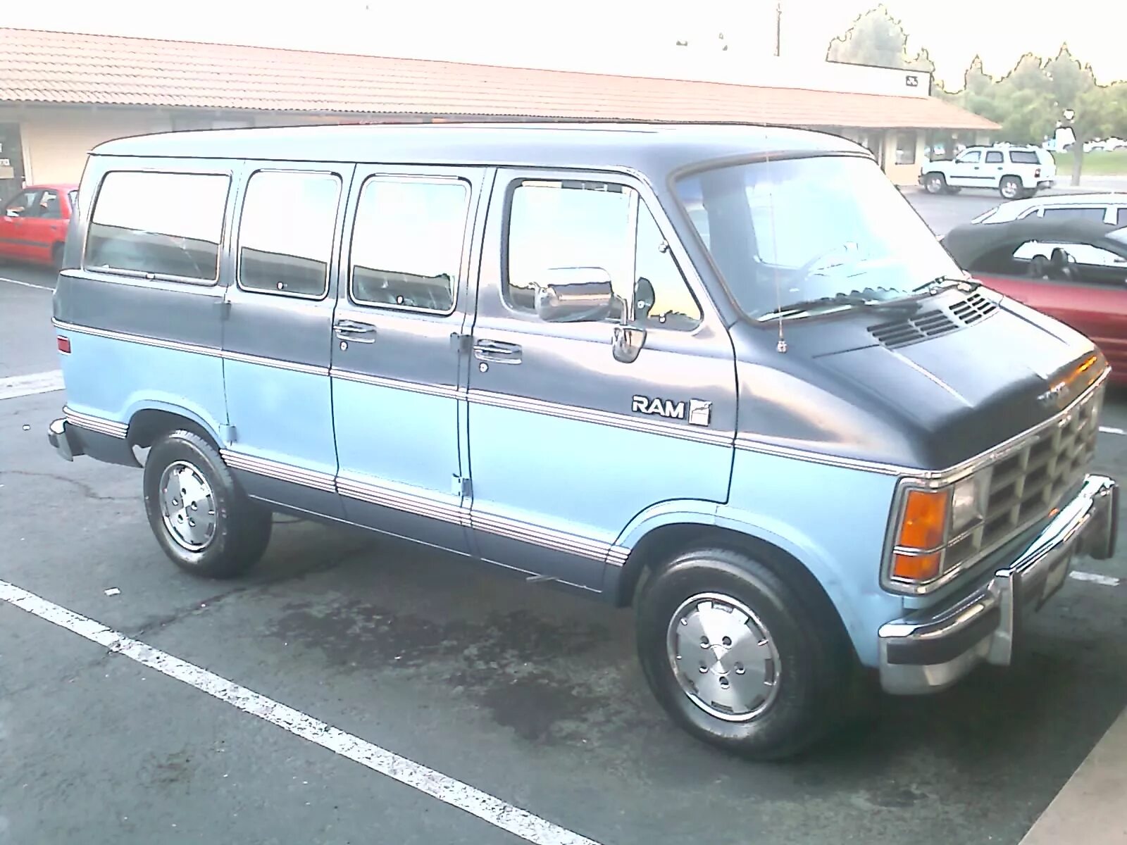 Додж рам 1991 микроавтобус. Ram wagon. Dodge ram van, 1999. Фургон dodge ram van. Ram wagon.