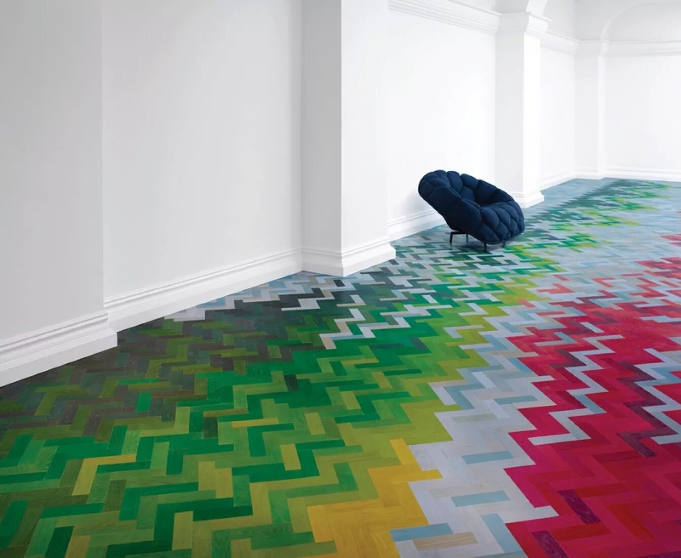 Крашеный деревянный пол. Пол покрашенный краской. Пол двп крашенный. Как покрасить полы краской. Крашеный дощатый пол.