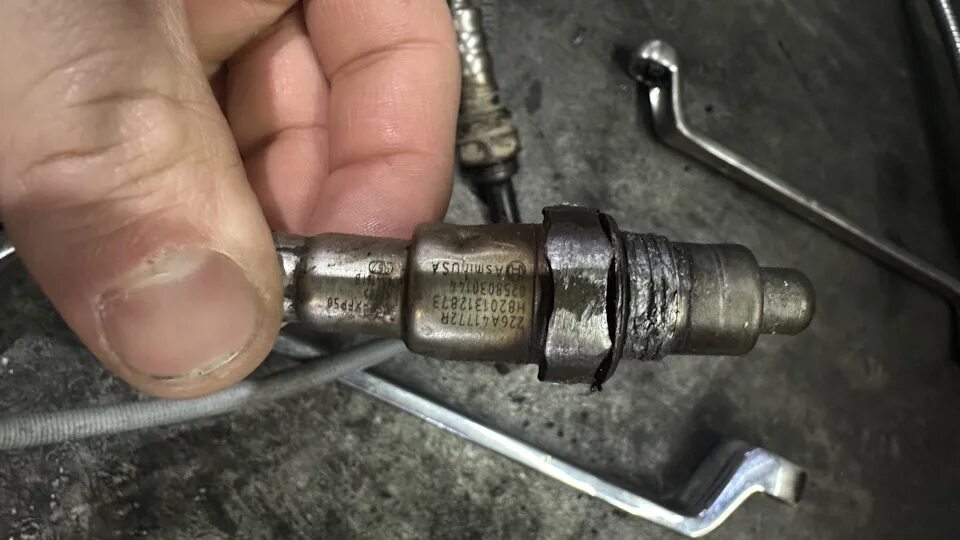 Кислородный датчик с резьбой м12. Шаг резьбы лямбда зонда. Кислородный датчик с резьбой м12. Лямбда зонд land cruiser 100 гайка резьба. Резьба лямбда зонда.