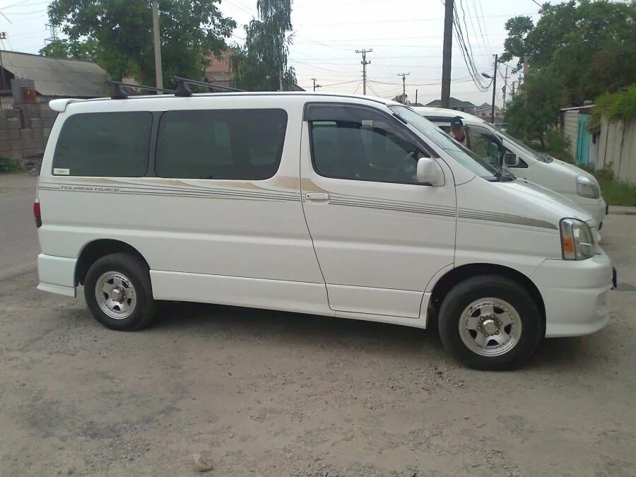 Тойота хайс региус 2001 год. Тойота хайс 2001 года. Toýota hiace 2001. Тойота хайс, 2001 г. Toyota hiace h100.