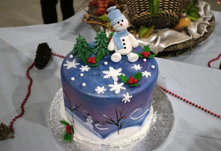 Снеговик с елкой. Новогодние атрибуты. Снежный шар с елкой новогодняя. Снежный шар orient снеговик-светофор. Новый год (праздник).