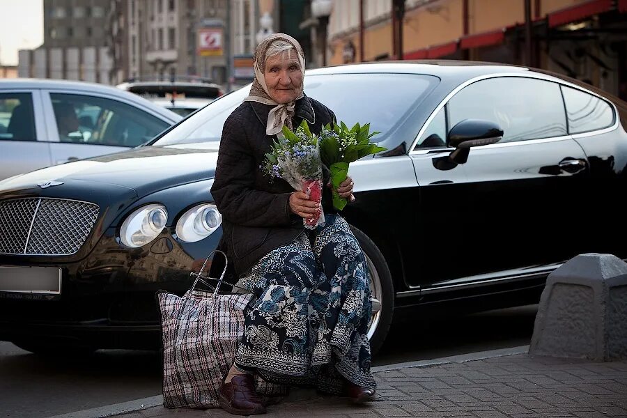 Богатый попрошайка. Богатый и бедный человек. О бедности и богатстве. Богатый и бедный. Роскошный бедный.