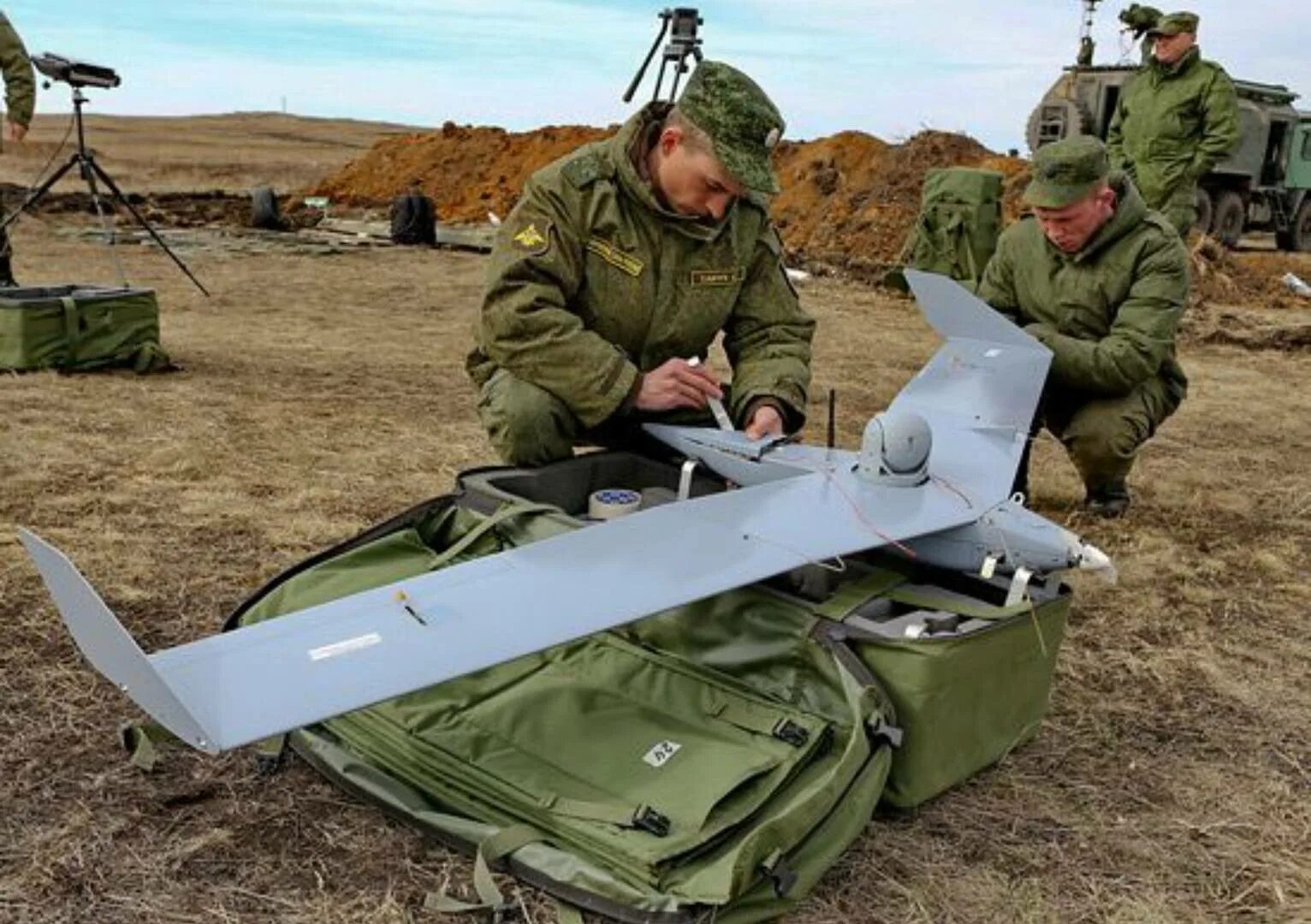 Что такое дроны на войне. БПЛА Bird-Eye 400. Орлан-10 беспилотный летательный аппарат. БПЛА Элерон-3 и Тахион. БПЛА Элерон-7.