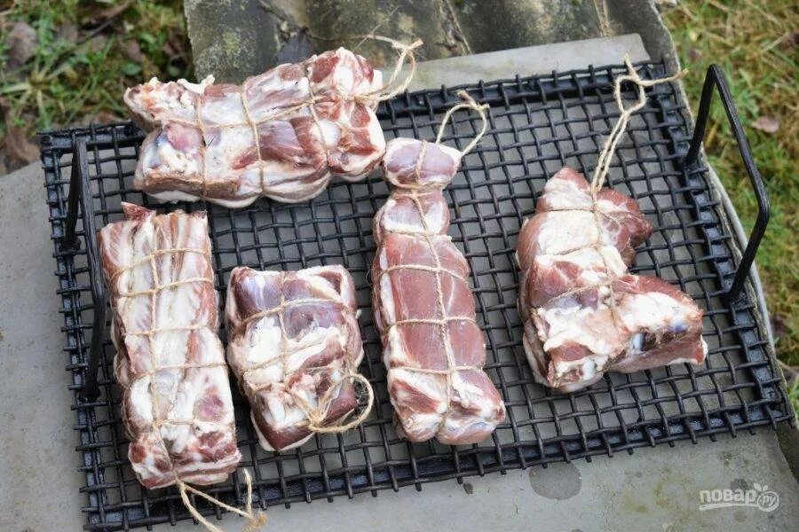Замариновать мясо для коптильни горячего копчения. Коптильня для мяса. мясо горячего копчения. копчение сала. копченое сало в коптильне.
