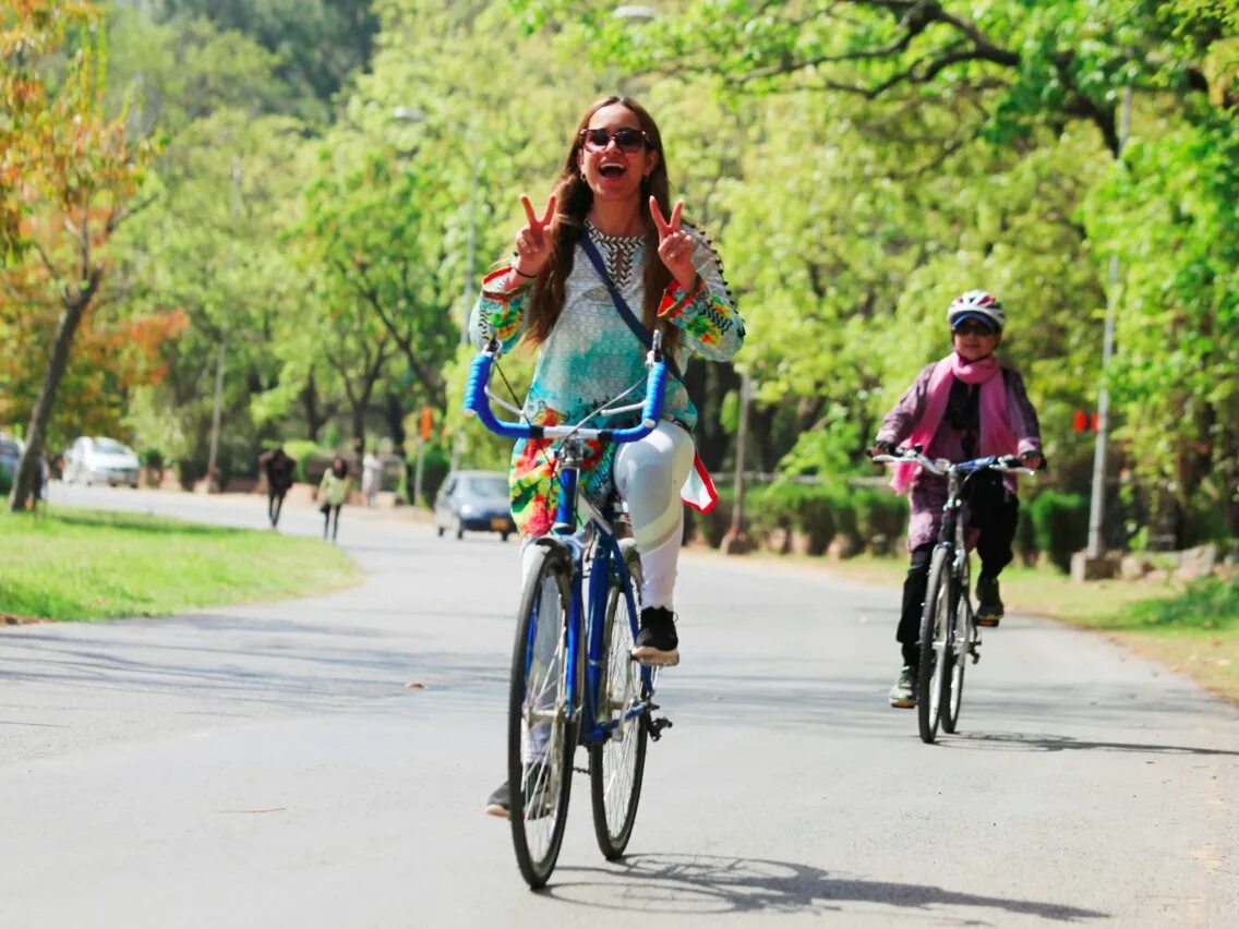 Like to ride a bike. Велопрогулки. Велопрогулка с детьми. Одежда для велопрогулок. Велопрогулка в парке.