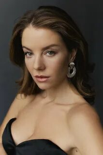 Taqdimotchining yuziga surtish