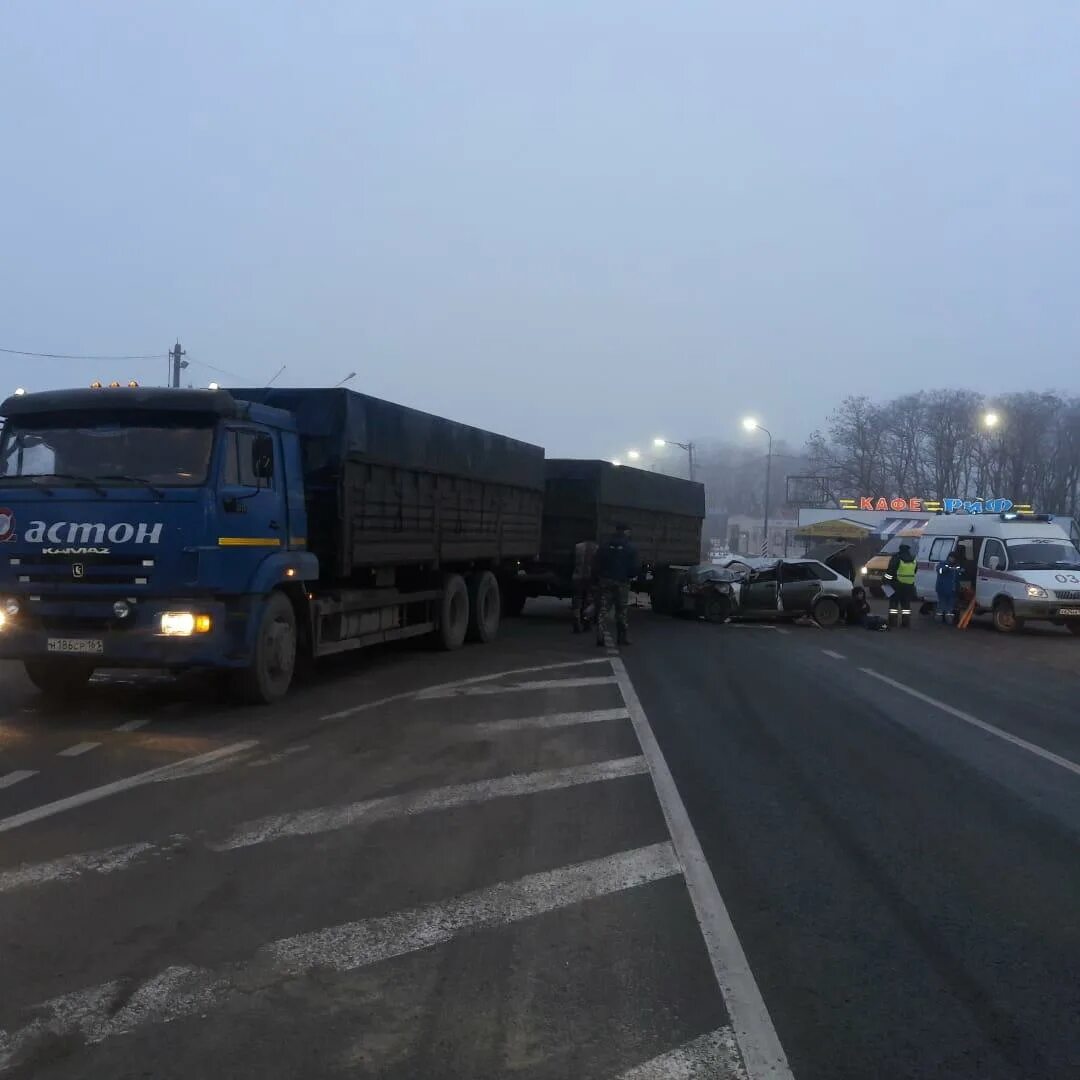 Нападение на морозовск. Астон КАМАЗ. ДТП В Морозовске КАМАЗ 291220. ДТП Морозовск Ростовская область.