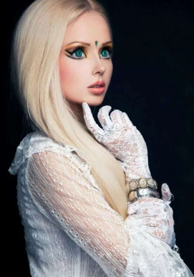 Сделала из живых девушек кукол. Макияж барби 2023 драг квин. Сделала из живых девушек кукол. Сделала из живых девушек кукол. Сделала из живых девушек кукол.