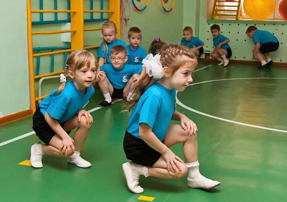 Покажи спортивную школу. Физическая культура. Школьники на физкультуре. Физическая культура в детском саду. Спортивные занятия в детском саду.