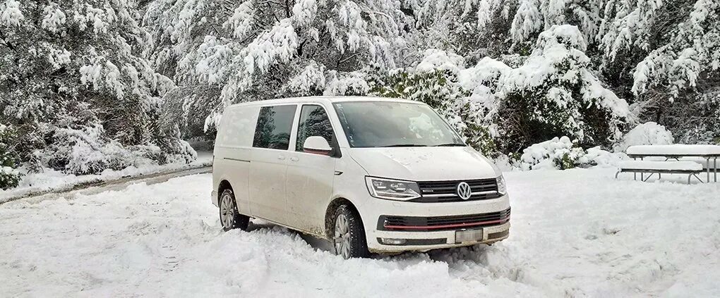 Vw t7 multivan 2022. Vw t5 off road. Vw transporter off road. Фольксваген транспортёр т5 полный привод. Фольксваген т6.