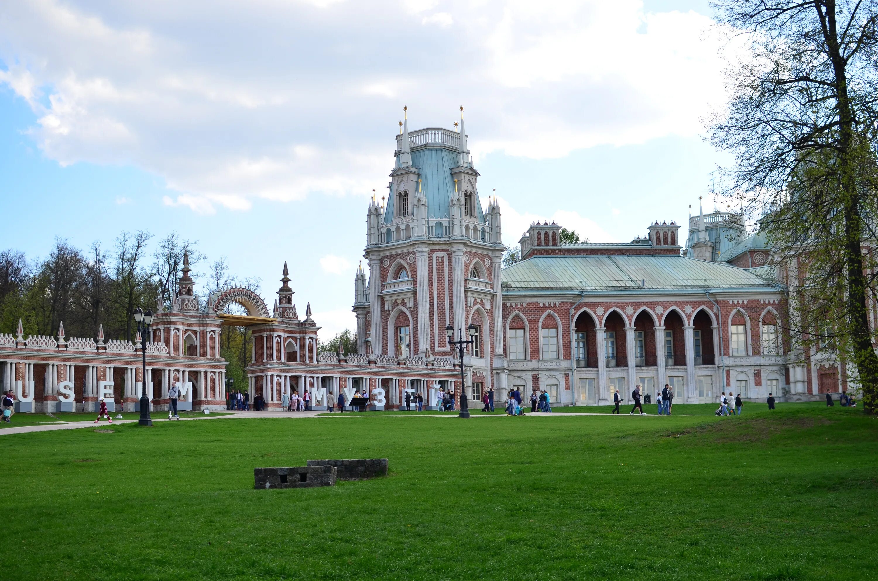 Парк Царицыно в Москве весной. Усадьба Царицыно в природе. Усадьба Царицыно ландшафт. Царицыно 2019. Царицыно веб