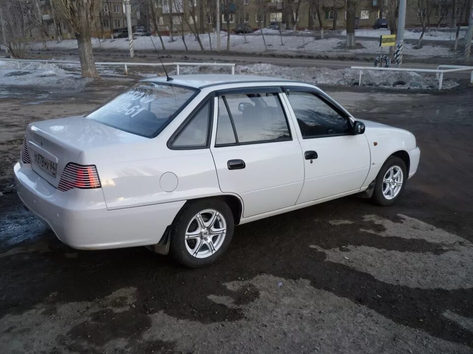 Можно ли на дэу нексия поставить. Daewoo nexia n150 диски. daewoo nexia n150. daewoo nexia n150 белая. дэу нексия 150.