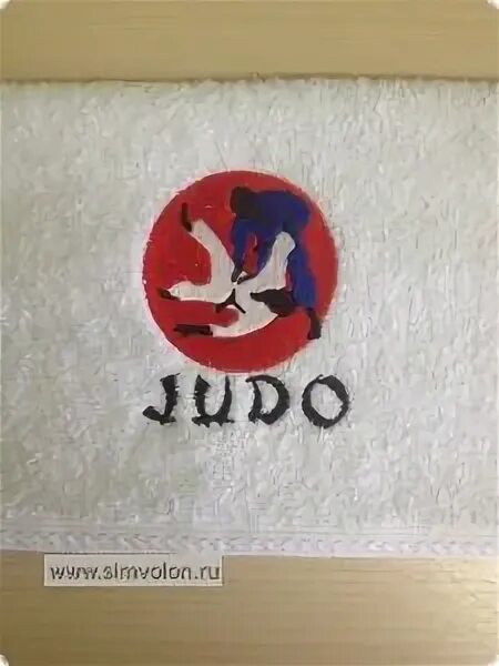 фамильная нашивка дзюдо. кимоно дзюдоиста с нашивками. вышивка крестом тхэквондо. дзюдо атрибуты. нашивка для дзюдо сзади.