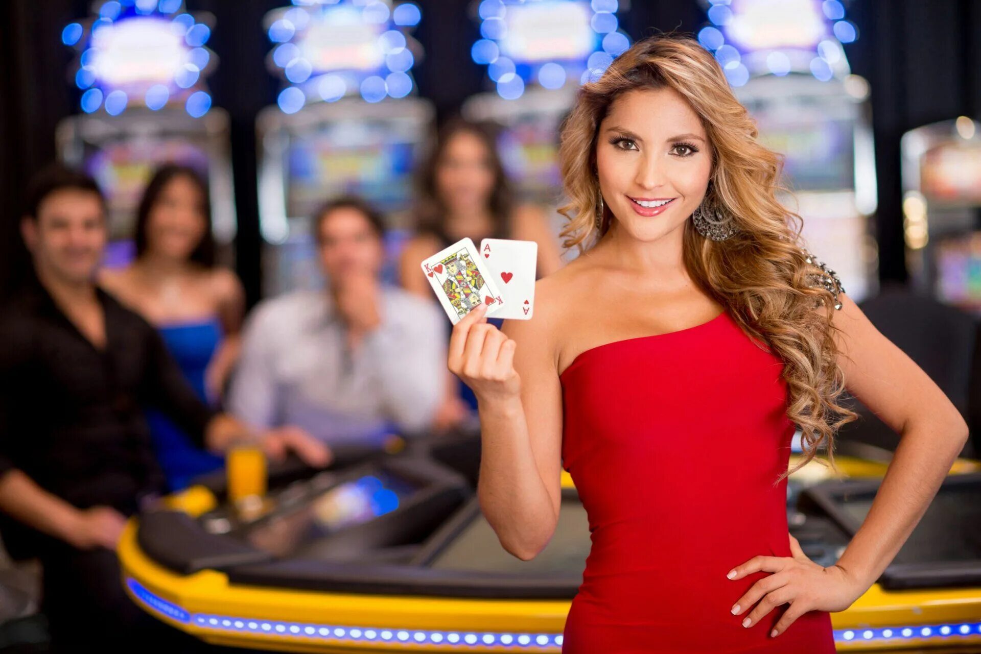 Женщина в казино. Девочки в казино. Фотосессия в казино. Покер девушки.
