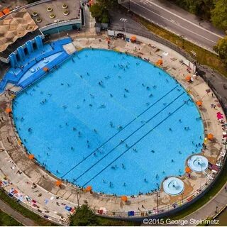 Бассейн в централ парке курск