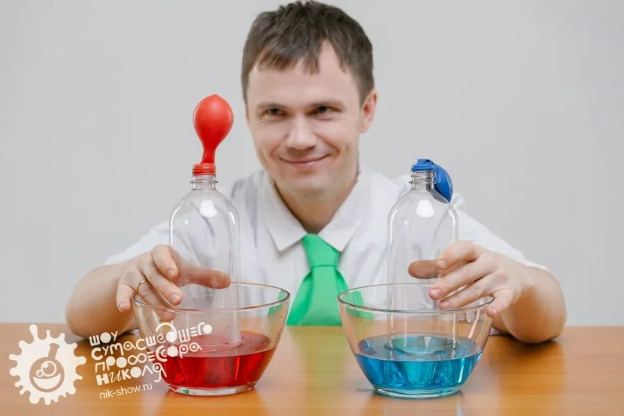 Бутылка шарик эксперимент. Опыт с шариком и бутылкой. Эксперимент с шариком и водой. Эксперимент с шариком и водой горячей и холодной. Бутылочка опыта