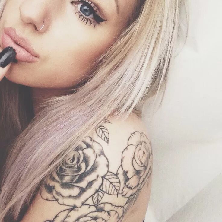 Blonde tattoo. Лаурен брок. Blonde tattoo. Девушки модели блондинки с тату и в коже. Blonde tattoo.