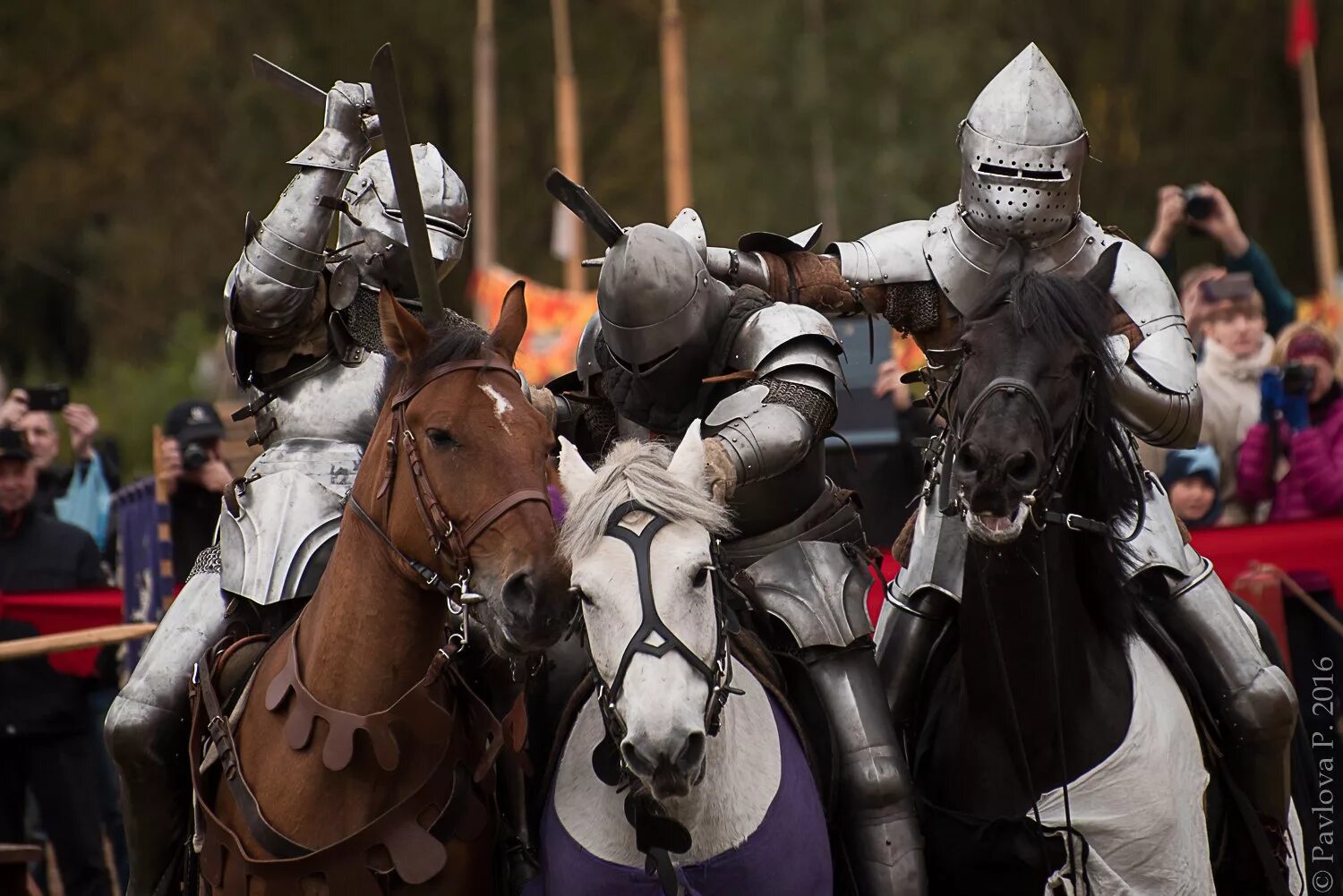 средние века рыцари. доспех бригантина 13 века. бертран дюгеклен доспехи. рыцарь начать. рыцари средневековья.