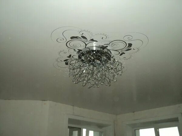 натяжные потолки в комсомольске на амуре. натяжной потолок белый с черным рисунком. натяжной потолок зеленый матовый. натяжные потолки в комсомольске на амуре. натяжные потолки в комсомольске-на-амуре цены с установкой.