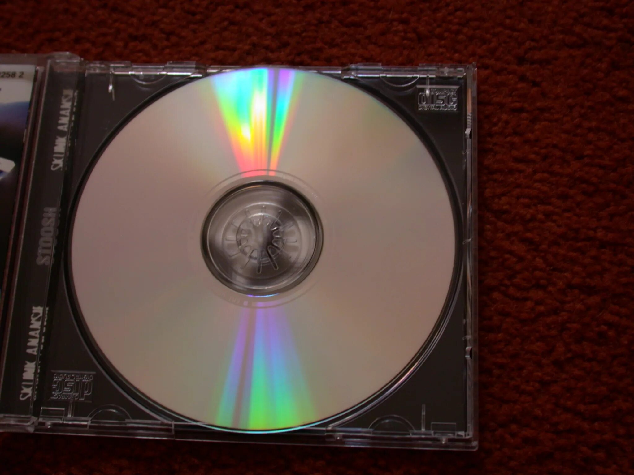 Компакт диск дифракция. Sony 51-Disc CD. Цвета компакт-диска. Радуга на компакт диске. Открой компакт