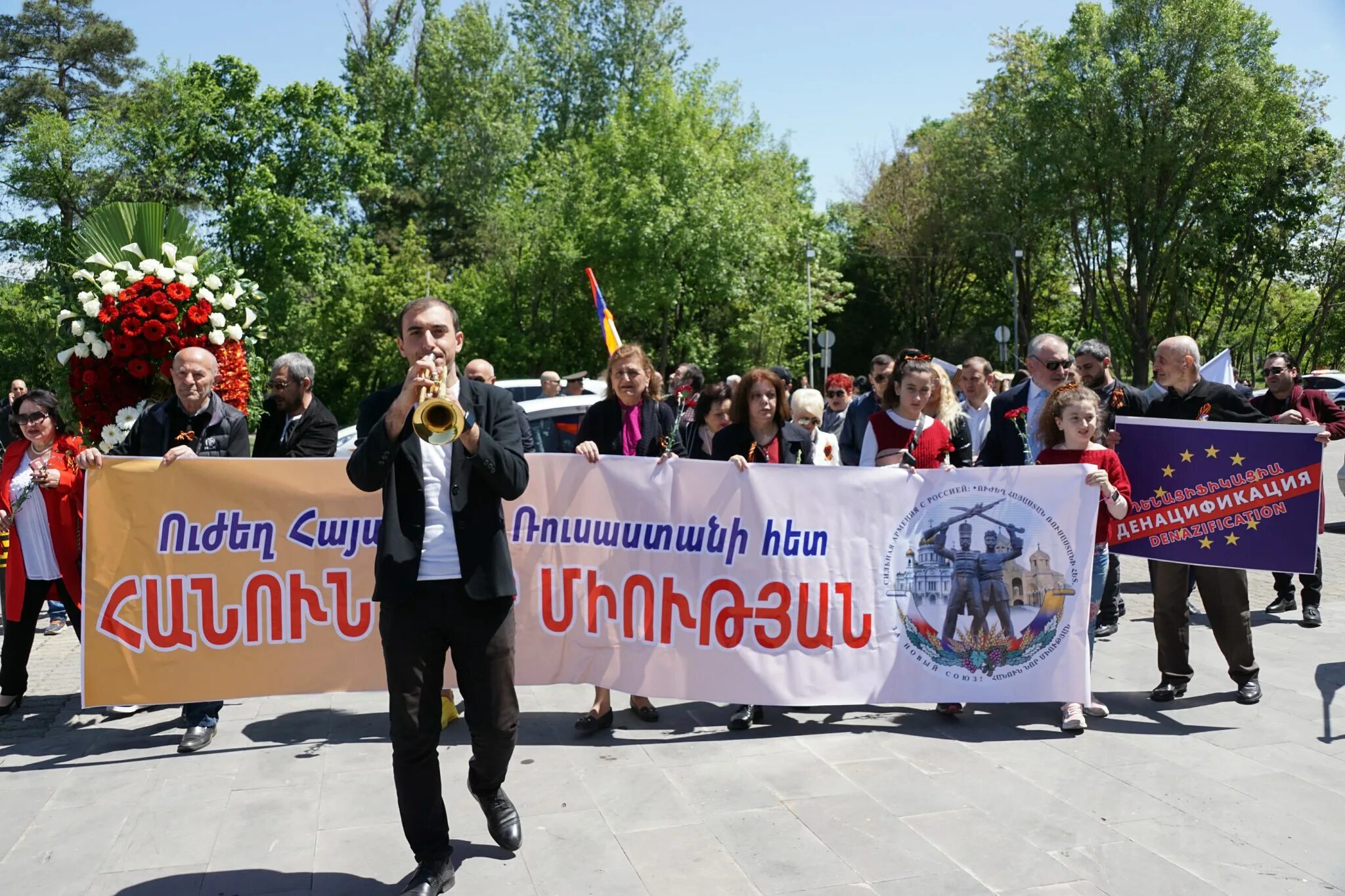 Фото здание правительства армения. Переворот в армении. Армянские протесты. Армения сильнее. Армения сильнее.