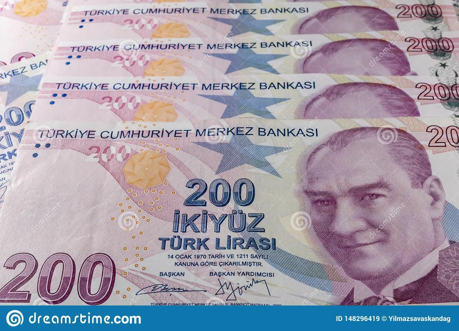 200 турецких в рублях. 200 Турецких лир фото. 200 Лир турецких банкнота. Самая крупная купюра в лирах.