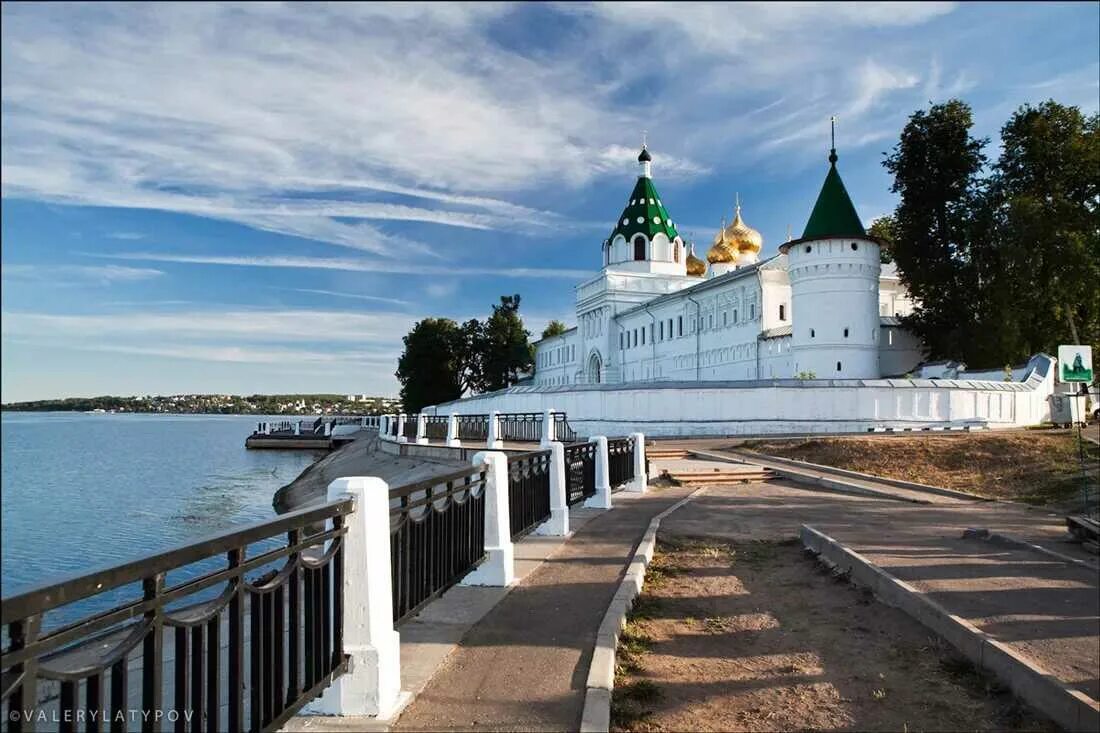Что посетить в костроме. Ипатьевский монастырь панорама. кострома. набережная у ипатьевского монастыря в костроме. ипатьевский монастырь на берегу волги.
