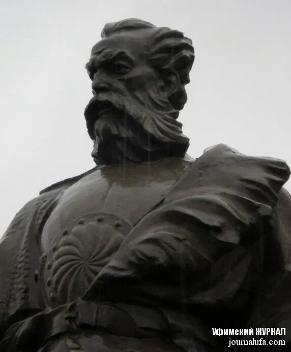 Памятник на жд вокзале уфа. Памятник основателю уфы нагому. Уфа 1574 год. Памятник савве тетюшеву в стерлитамаке. Памятник основателю уфы.