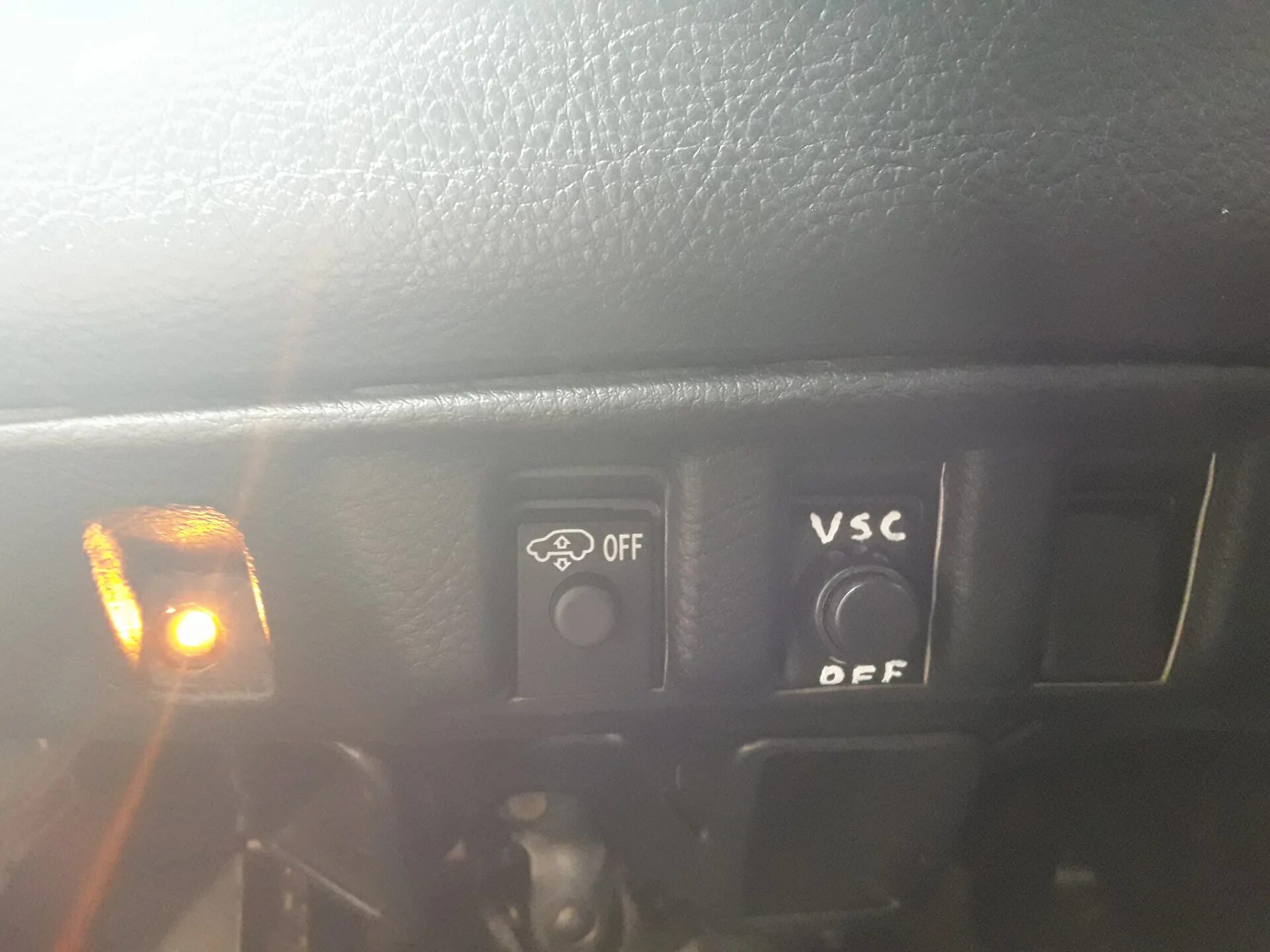 Vsc off что это. Кнопка vsc lexus 350. кнопка выключения vsc lexus rx330. кнопка vsc off, на gs300. лексус 300 кнопка vsk.