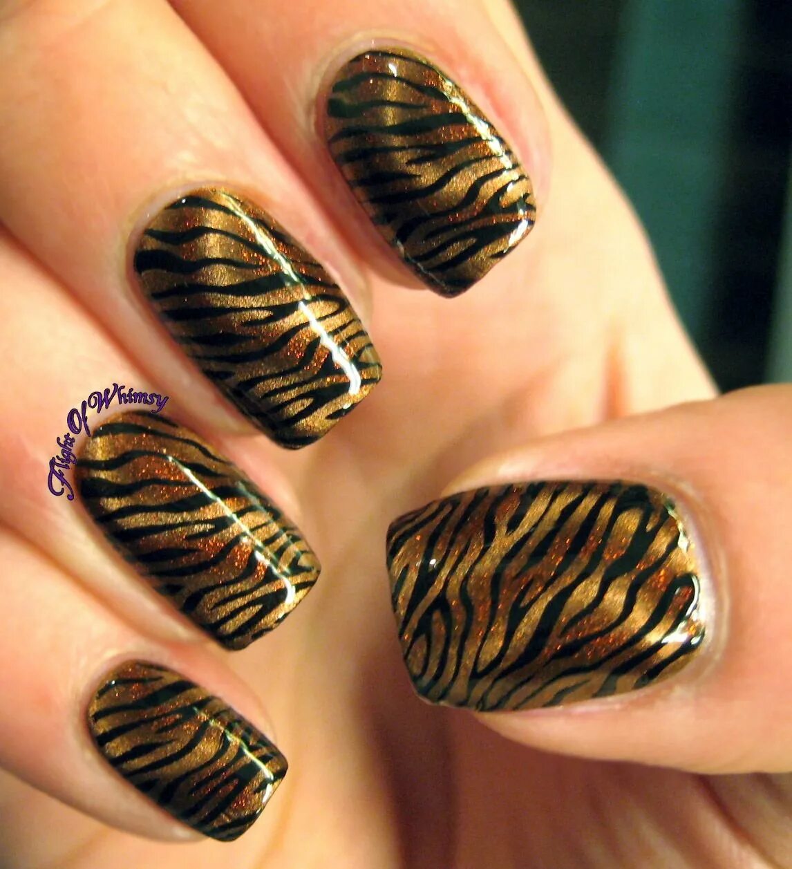 Тигровые ногти дизайн