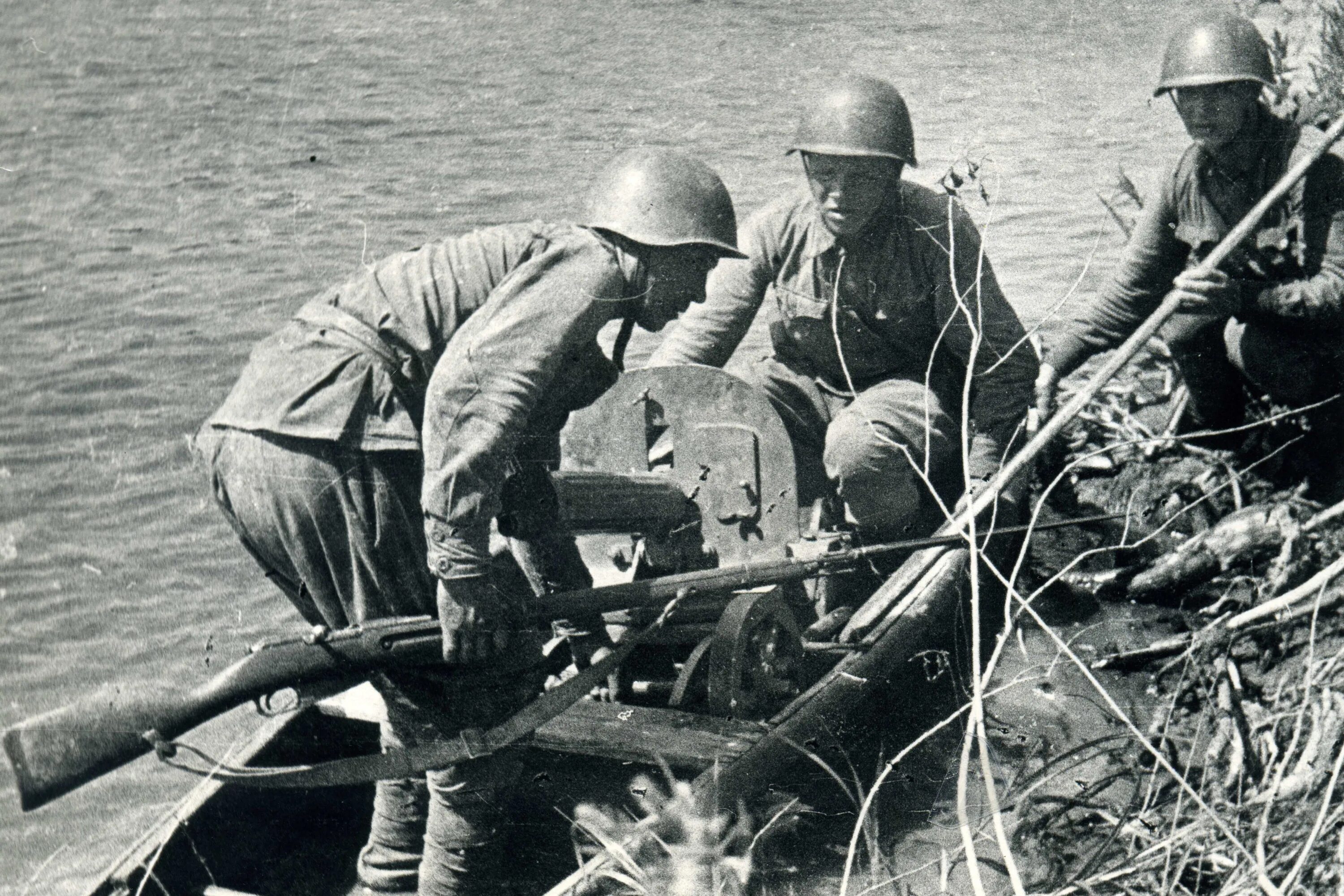 печорский железнодорожный мост. забор к речке. форсирование реки великая отечественная. форсирование реки неман. бой в устье невы.