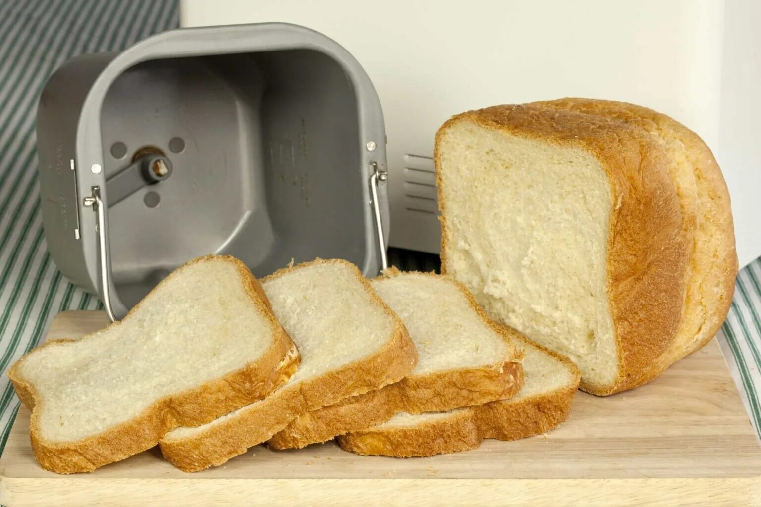 Как пользоваться тостером для хлеба. Хлеб. Выпечка из хлебопечки. Хлебопечка с хлебом. Домашний хлеб из хлебопечки.
