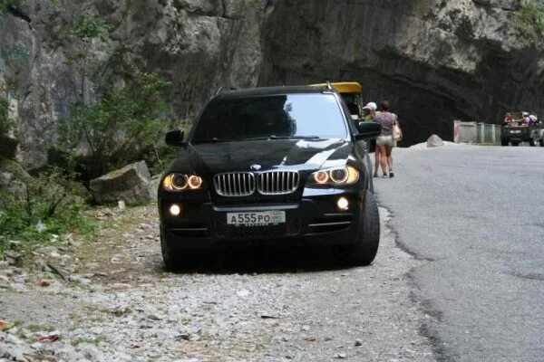 BMW m5 Абхазия. БМВ х5 Абхаз. Машины в Абхазии. Автомобили в Абхазии. Гагры прокат