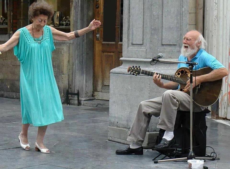 Счастье без возраста. Старики танцуют. Танцы Стариков. Старушки и старики танцуют. Танцы для пожилых.