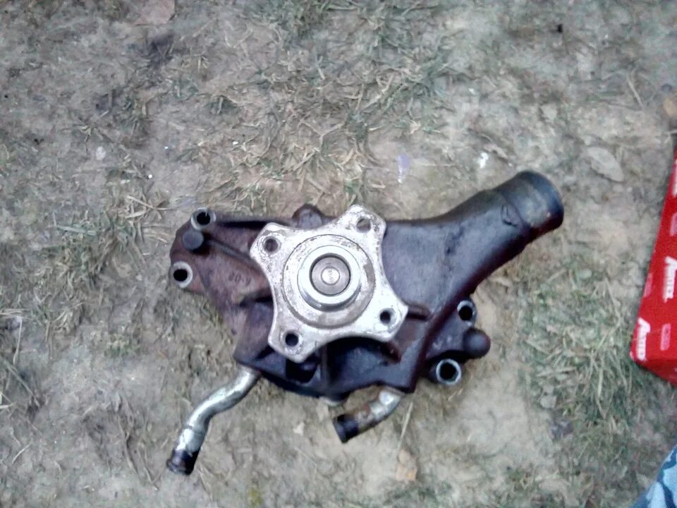 Помпа 3 4. Помпа на холдер с990. 3. Помпа шевроле блейзер s10. 3л.