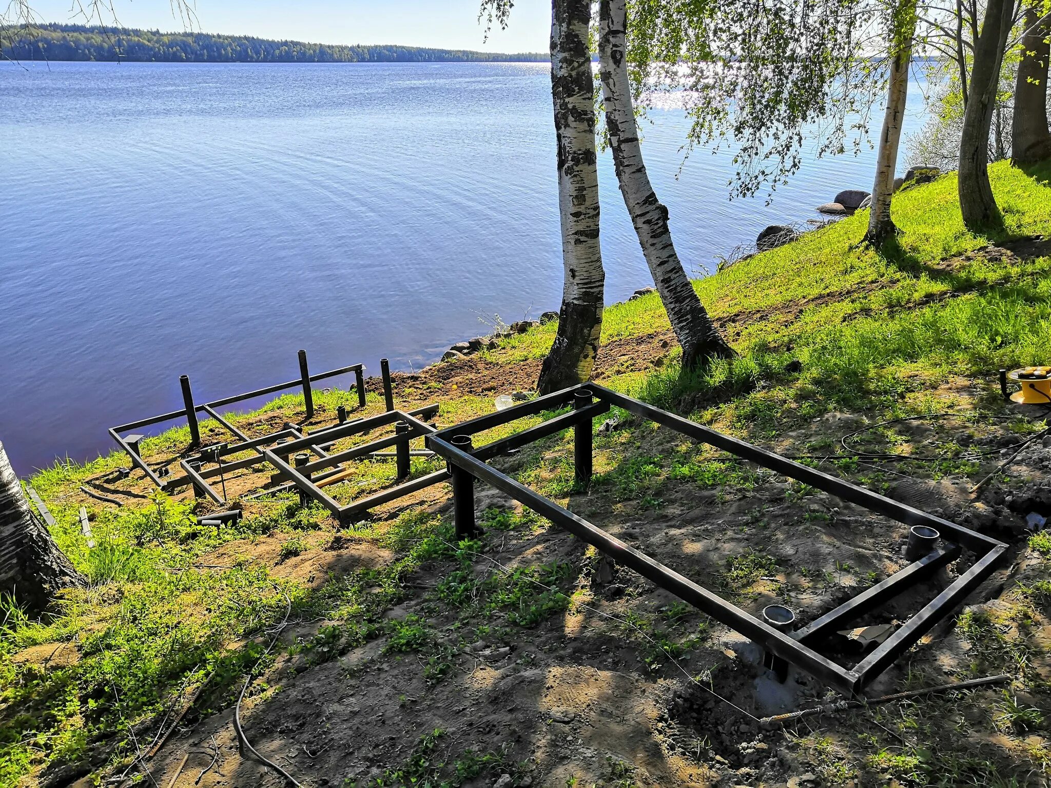 Спуск к озеру. Деревянные мостки на реке. Лестница к реке. Спуск к реке.