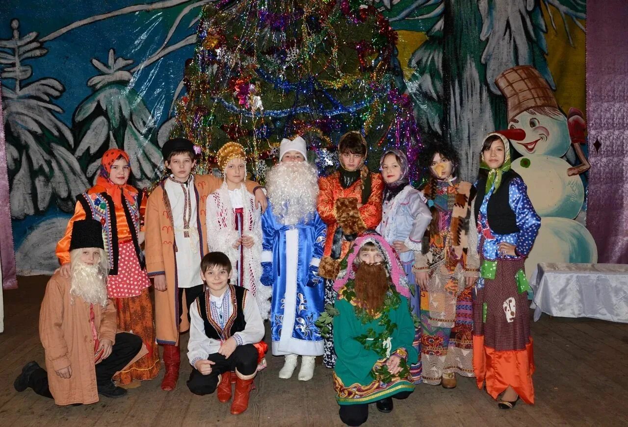 Морозко на современный лад. Юрий морозко томск. Рдк сальск. Сценка сказки морозко на новый год. Морозко на новый лад квн.