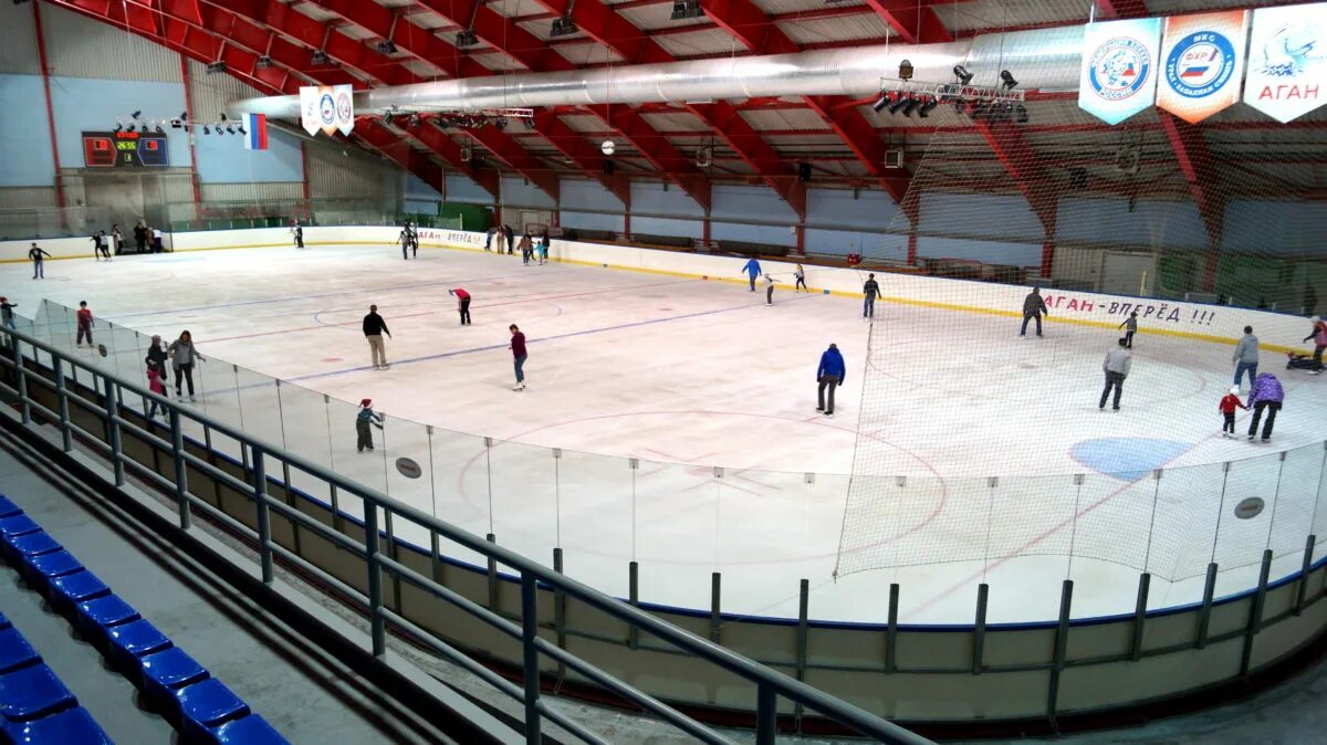 Дворец спорта Архангельск каток. Ледовая Арена Крылатское. Ледовый дворец Медногорск. Ледовый дворец Крылатское хоккей.