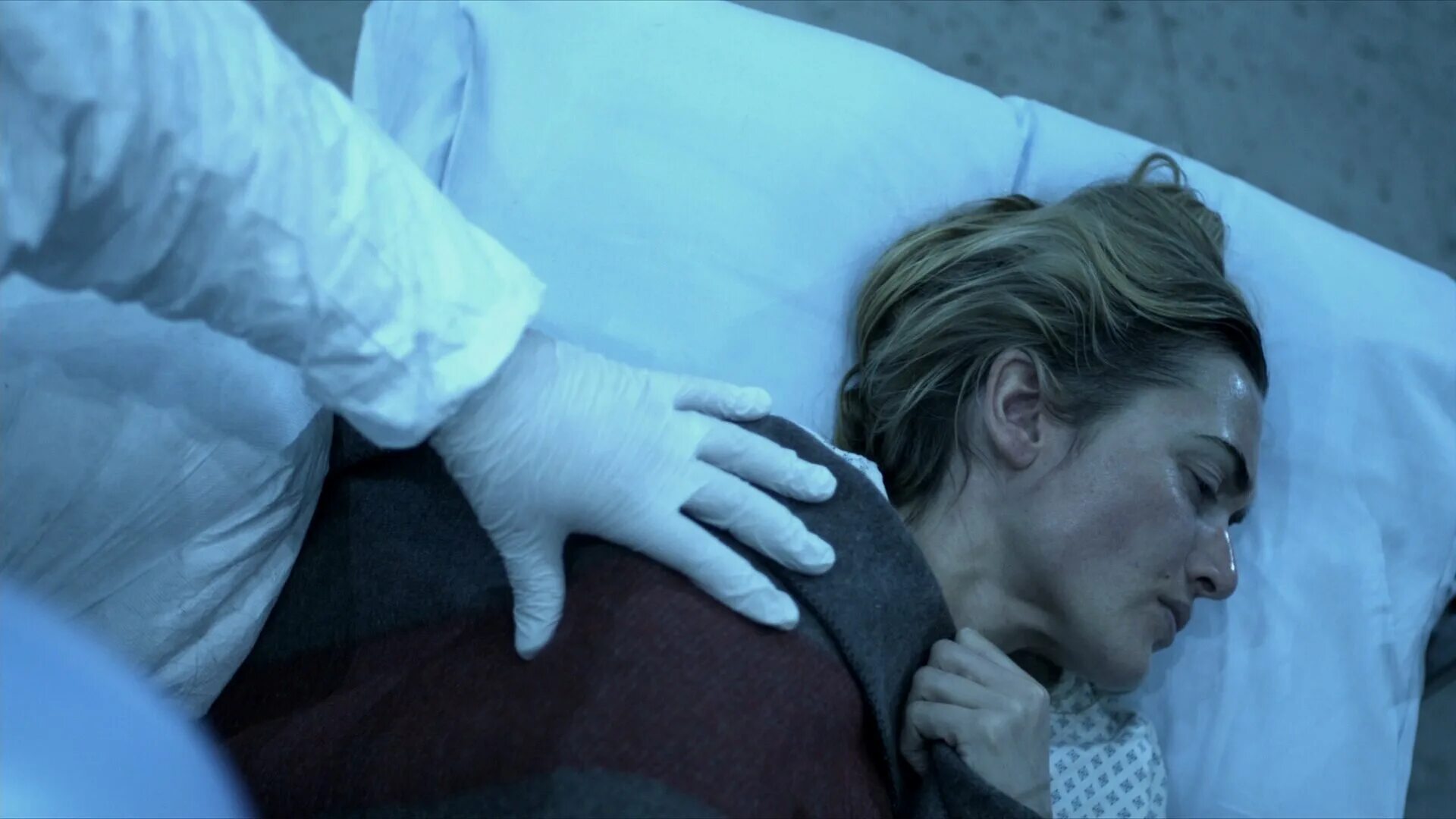 заражение фильм 2011. заражённые фильм 2011. заражение 0. фильм заражение стивена содерберга. крэнстон заражение.