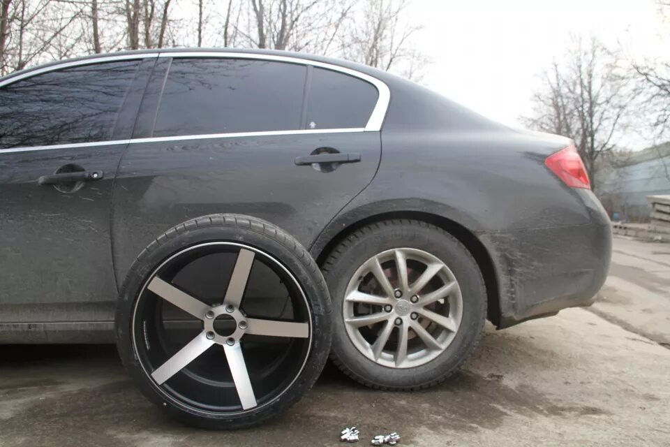 Ли диски. Vossen диски r18 Infiniti м35. Диски Инфинити g35 r17. Инфинити g35 диски Воссен. Vossen r20 cv3 235 55.