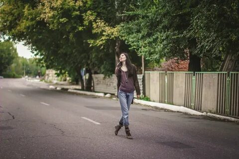 Женщина писать на улице