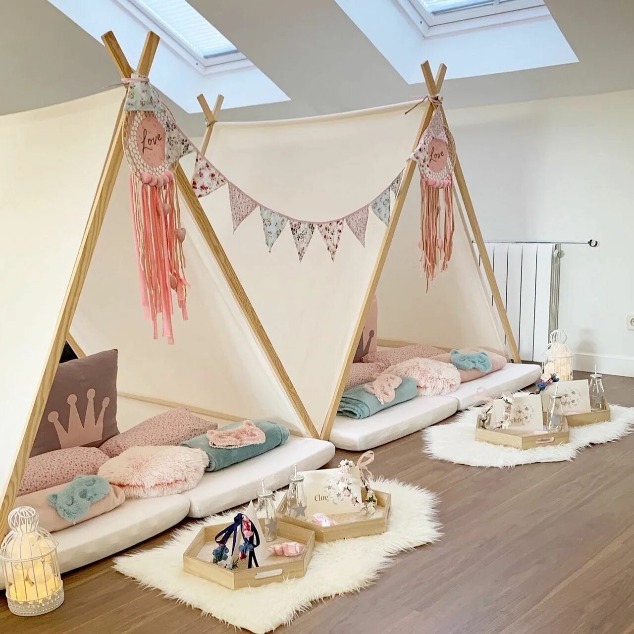 Пижамная вечеринка атрибуты. Прическа на пижамную вечеринку. Пижамная вечеринка атрибуты. Пижамная вечеринка декорации. Идеи для пижамной вечеринки.