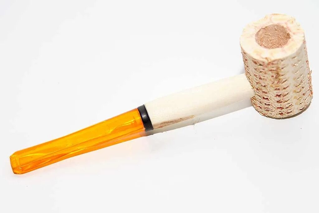 Трубка из початка кукурузы hobbit. Кукурузная трубка. Corn cob трубка. Kukuruznaia trubksa. Кукурузная трубка для курения.