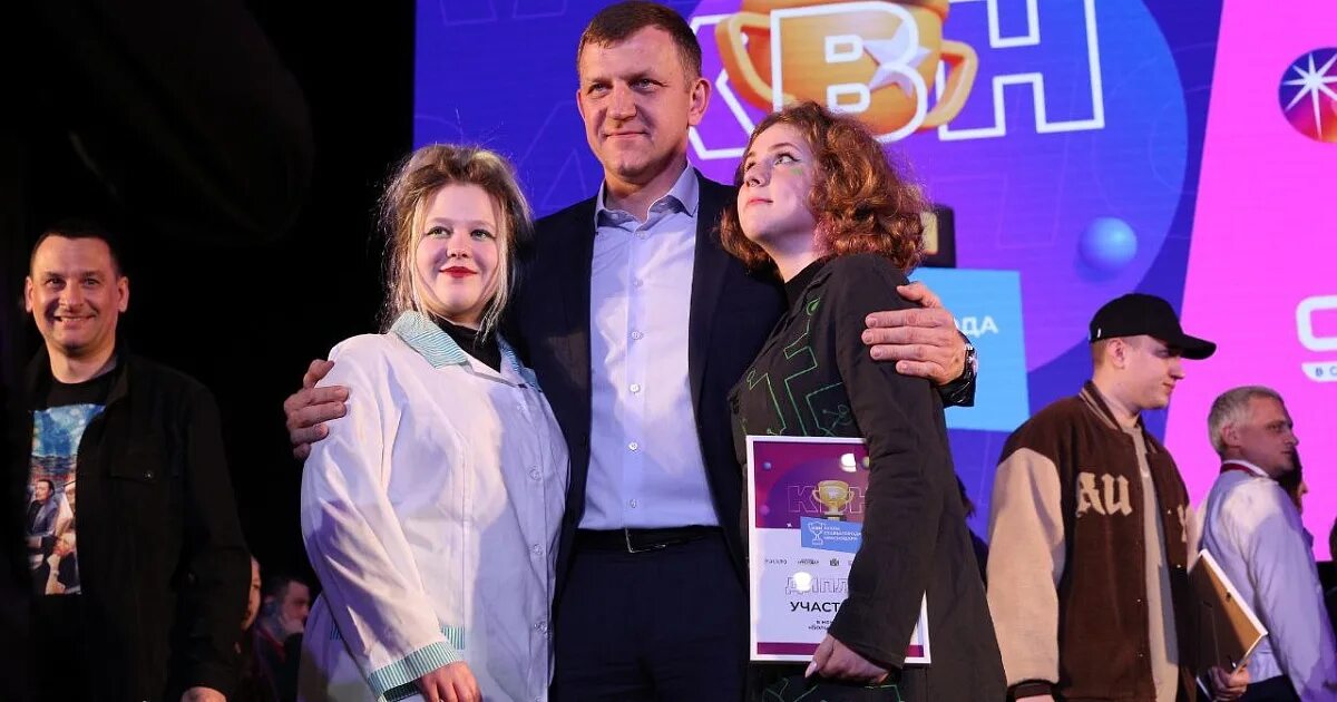 Клуб веселых и первый. Детский квн. клуб веселых и находчивых. первая осетинская команда квн. популярные квнщики.