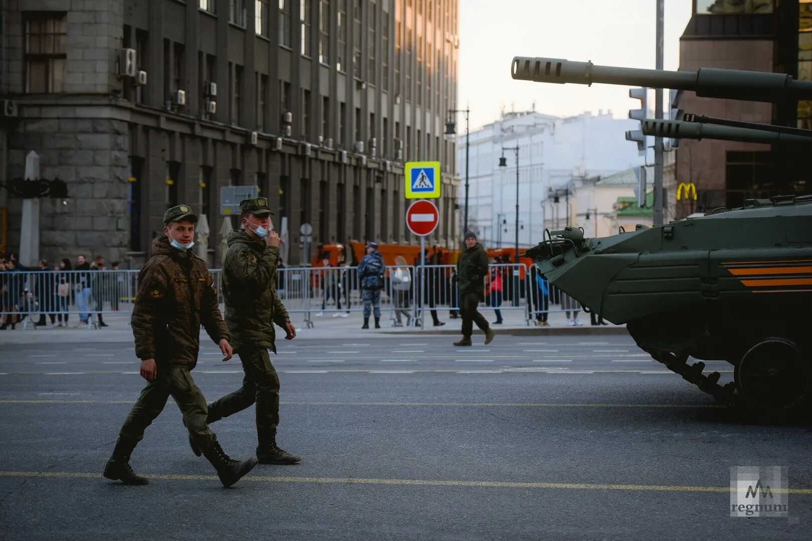 Репетиция парада мая. Репетиция парада Победы на красной площади. Репетиция парада Победы 2021 в Москве. Первая ночная репетиция парада Победы 2021. Ночная репетиция парада 2021 в Москве.