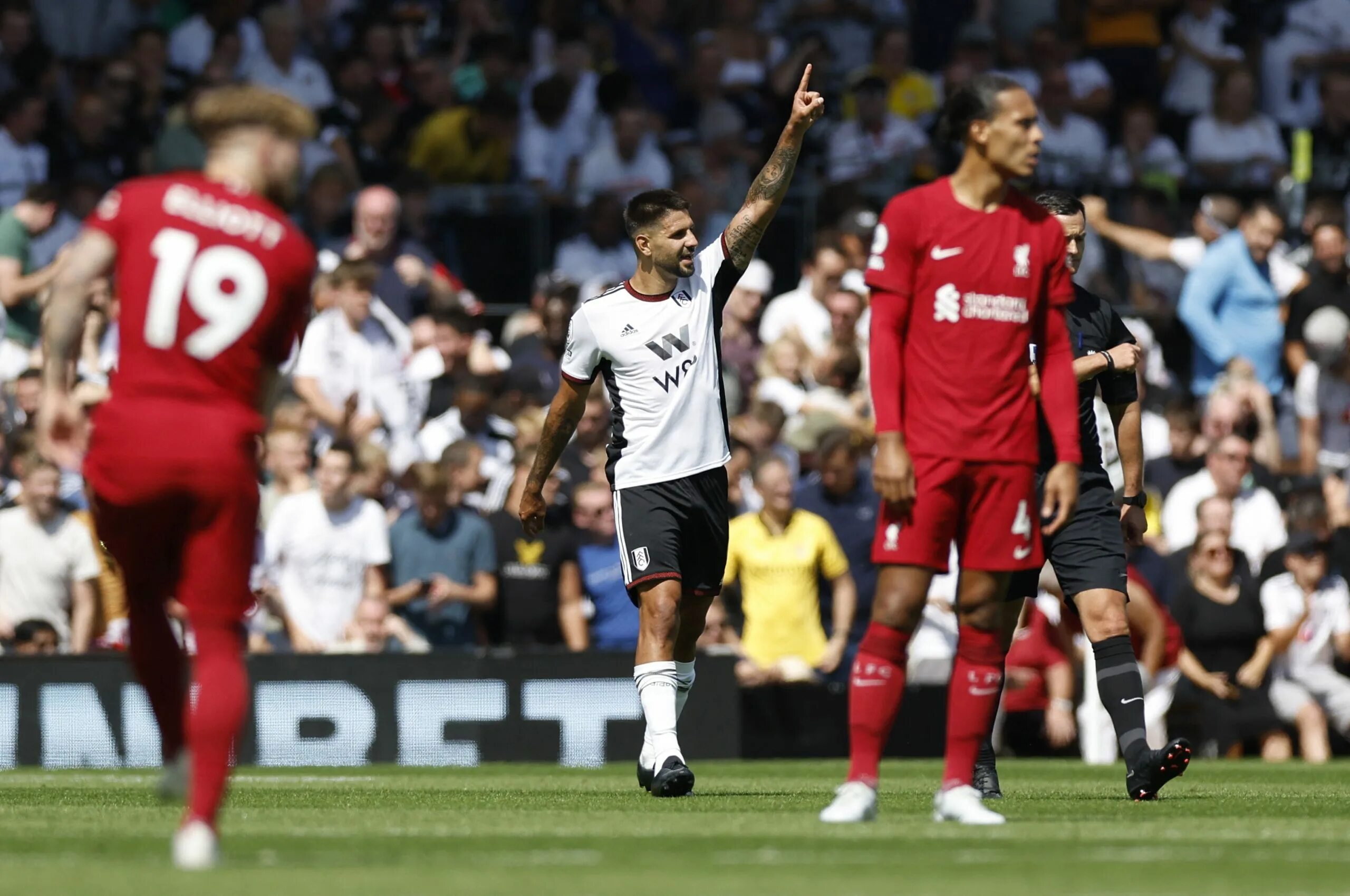 Фулхэм ливерпуль счет. Александар митрович fulham. митрович фулхэм. ван дейк 2025. фулхэм ливерпуль.