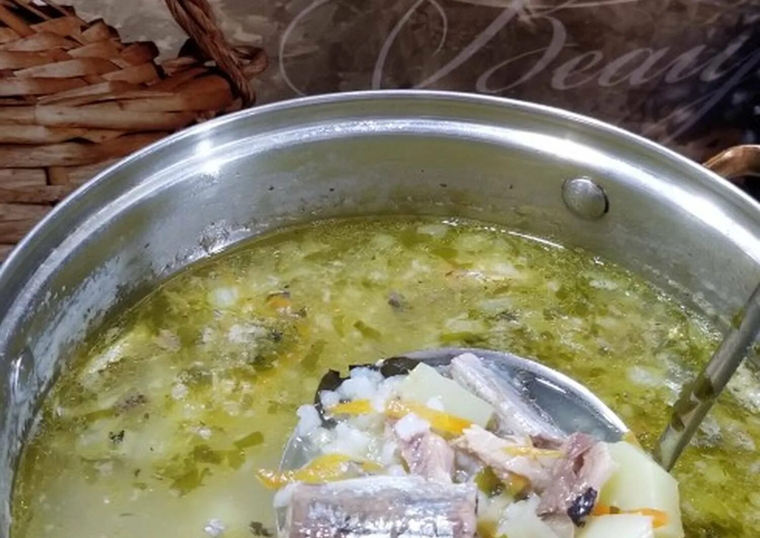 Рецепт ухи из консервированной сайры. Суп с сайрой. суп с сайрой и рисом. суп из сайры консервированной. уха с сайрой.